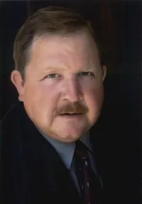 배우인 마크 홀튼의 대표 이미지