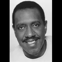 배우인 마이클 D. 로버츠의 대표 이미지