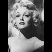 배우인 잔 스털링의 대표 이미지