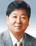 변호사, 칼럼니스트인 엄상익의 대표 이미지