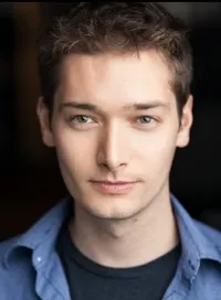 성우인 이언 핸린의 대표 이미지