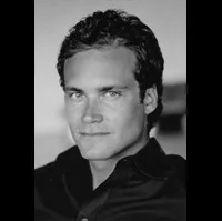 영화배우인 랜달 바틴코프의 대표 이미지