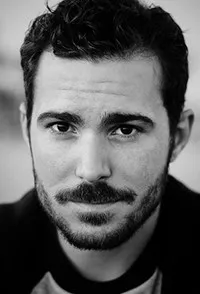 영화배우인 그레이슨 로우의 대표 이미지