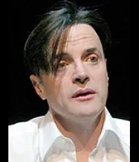 배우인 폴 리스의 대표 이미지