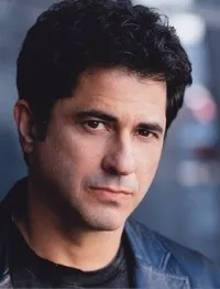 영화배우인 로버트 칙키니의 대표 이미지