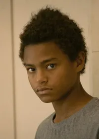 영화배우인 이사 페리카의 대표 이미지