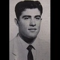 배우인 마이크 헨리의 대표 이미지