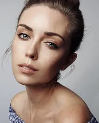 영화배우인 엘라 캐논의 대표 이미지