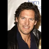 영화배우인 랄프 모엘러의 대표 이미지