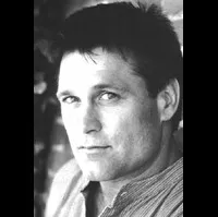 영화배우인 테렌스 녹스의 대표 이미지