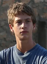 영화배우인 아리톤 폴로자니의 대표 이미지