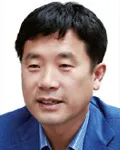 대학교수, 칼럼니스트인 조용헌의 대표 이미지