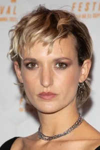 영화배우인 아가트 루셀의 대표 이미지