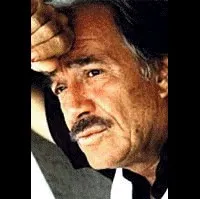 배우인 우고 토나치의 대표 이미지