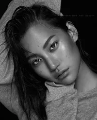 영화배우인 키티 치차의 대표 이미지