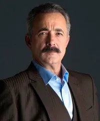 영화배우인 메흐메트 아슬란투그의 대표 이미지