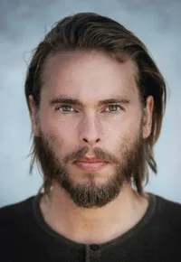 영화배우인 요나탄 투프베손의 대표 이미지