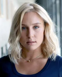 영화배우인 조던 쿰즈의 대표 이미지