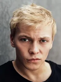 영화배우인 율리우스 니치코프의 대표 이미지