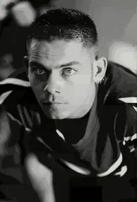 영화배우인 가브리엘 데이먼의 대표 이미지