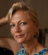 영화배우인 툴란 홀름크비스트의 대표 이미지