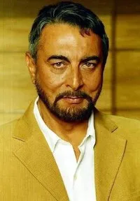 배우인 카비르 베디의 대표 이미지