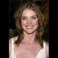 배우인 레슬리 스테판슨의 대표 이미지