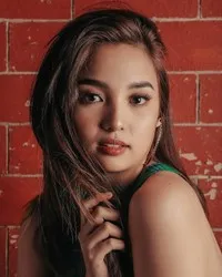 영화배우인 아이샤 세르반테스의 대표 이미지