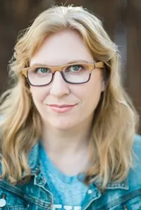 영화배우인 케이틀린 로브록의 대표 이미지