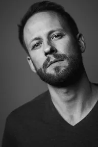 영화배우인 오딘 런드 바이런의 대표 이미지