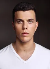 영화배우인 엘리아스 안톤의 대표 이미지