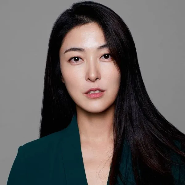 영화배우인 민영의 대표 이미지