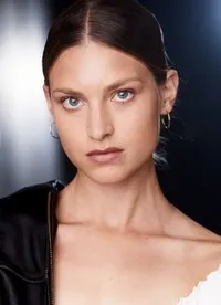 영화배우인 안나 플라텐의 대표 이미지