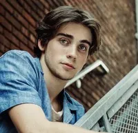 영화배우인 라파엘 루게로의 대표 이미지