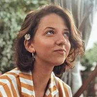 영화배우인 유스티나 스와이스의 대표 이미지