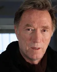 영화배우인 마이클 메데이로스의 대표 이미지