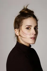 영화배우인 아말리아 카사이의 대표 이미지