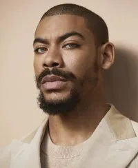 영화배우인 에런 피어의 대표 이미지