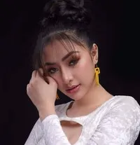 영화배우인 롭 귄토의 대표 이미지