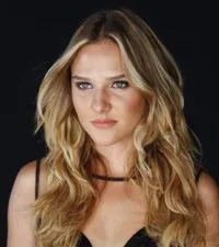 영화배우인 알리나 보즈의 대표 이미지