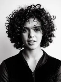 영화배우인 사피아 오클리-그린의 대표 이미지