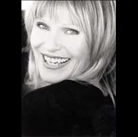 배우인 수잔 호건의 대표 이미지