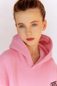 영화배우인 아나스타시아 루소의 대표 이미지