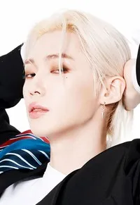 가수인 우진의 대표 이미지