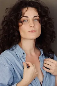 영화배우인 한나 발리키의 대표 이미지