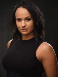 영화배우인 올리비아 루카스의 대표 이미지