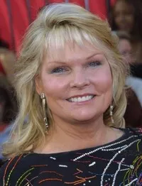 영화배우인 캐시 리 크로스비의 대표 이미지