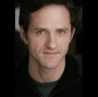 배우인 짐 트루-프로스트의 대표 이미지