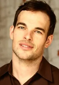 배우인 조엘 웨스트의 대표 이미지