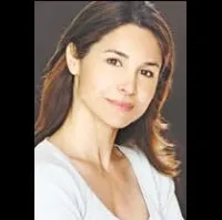 배우인 데니스 더프의 대표 이미지